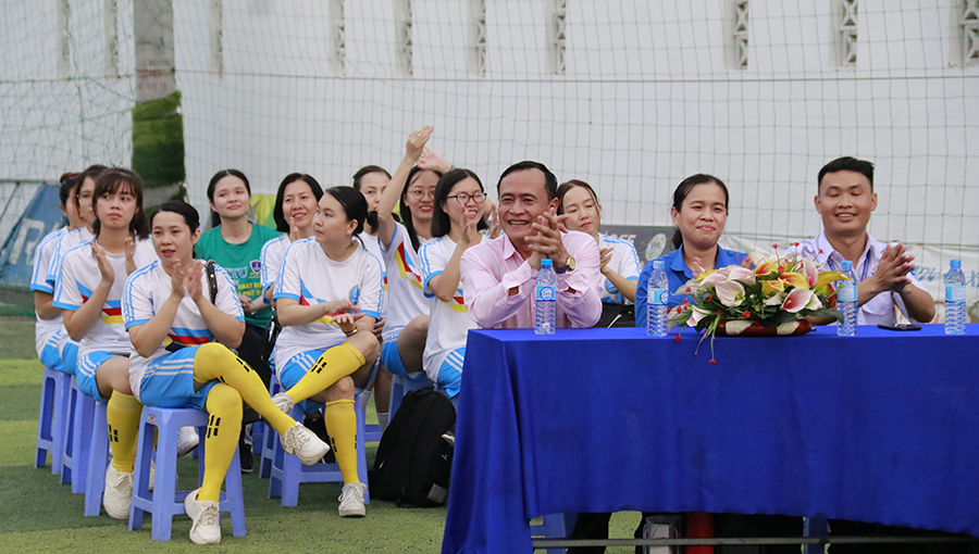 Bế mạc giải bóng đá Nam Khoa CNTT năm 2024, trường ĐH Nguyễn Tất Thành: thành công tốt đẹp.